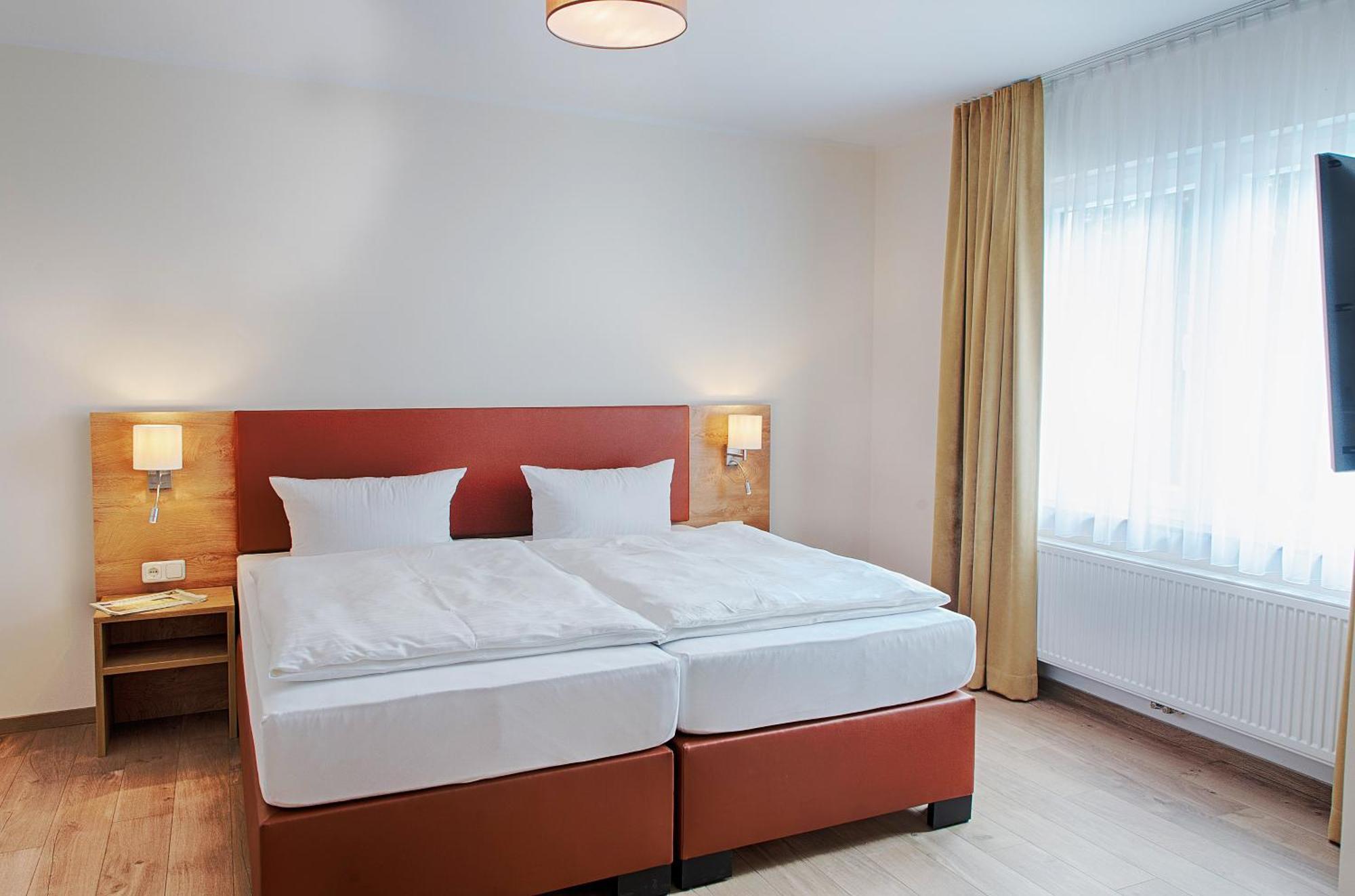 Hotel Dirks Am Schloss 바트피르몬트 외부 사진